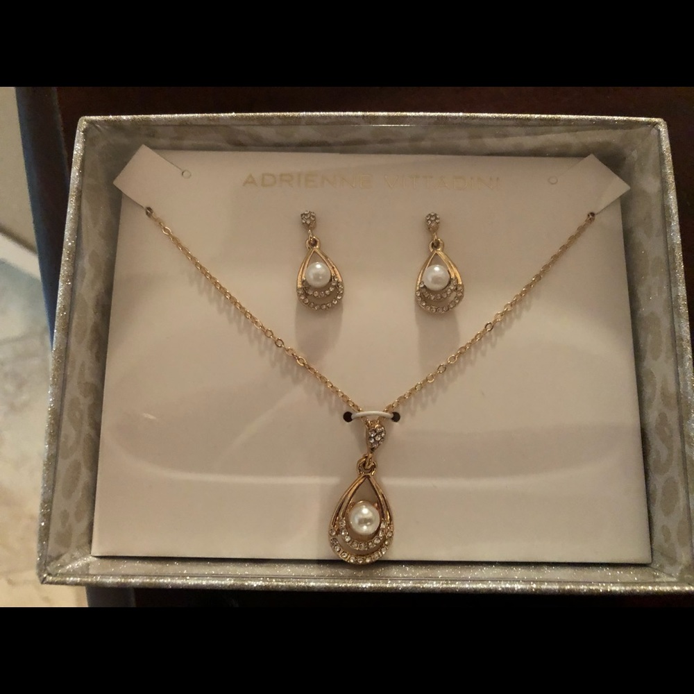 Earring and necklace set